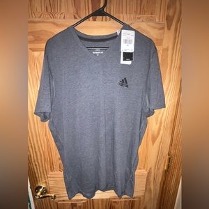 Men’s Adidas T Shirt brand new size XL